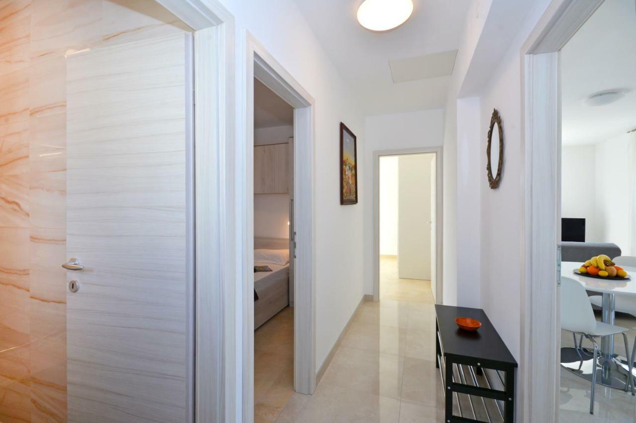 Apartment Reljic Seget Vranjica Esterno foto