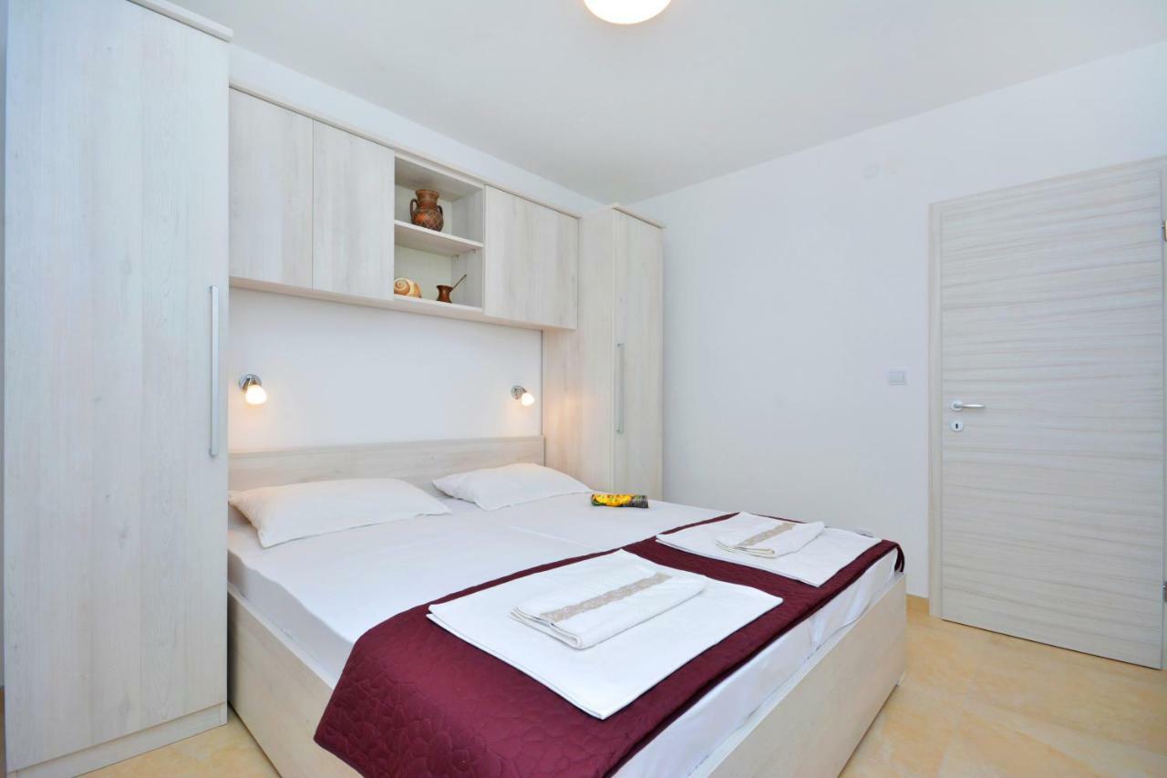 Apartment Reljic Seget Vranjica Esterno foto